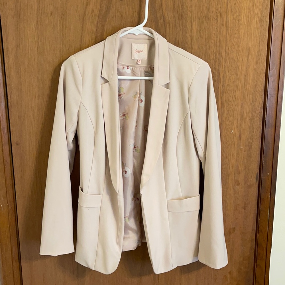 Candie’s light pink blazer
